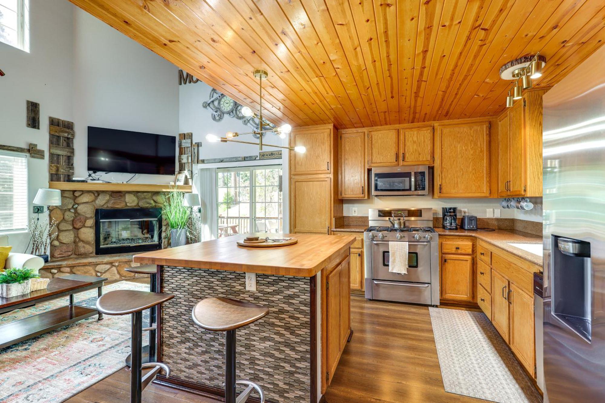 Remodeled Crestline Retreat Walk To Lake Gregory! Buitenkant foto