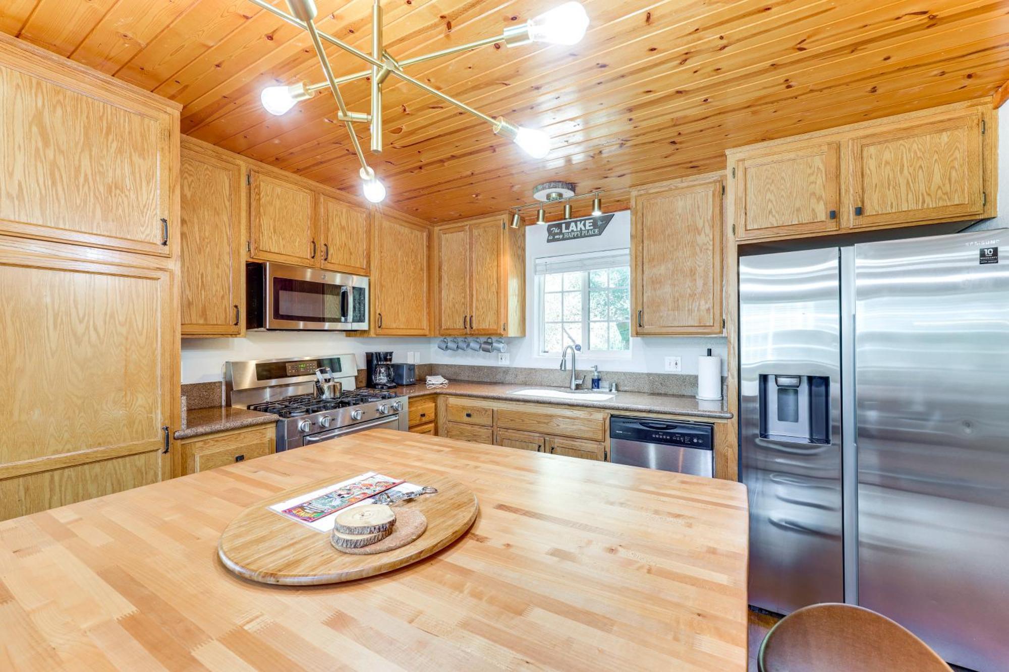 Remodeled Crestline Retreat Walk To Lake Gregory! Buitenkant foto