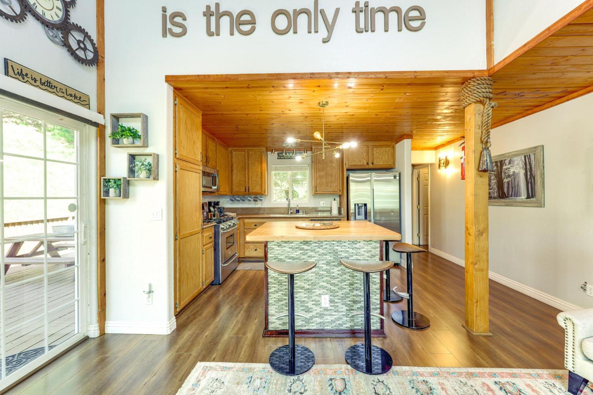 Remodeled Crestline Retreat Walk To Lake Gregory! Buitenkant foto