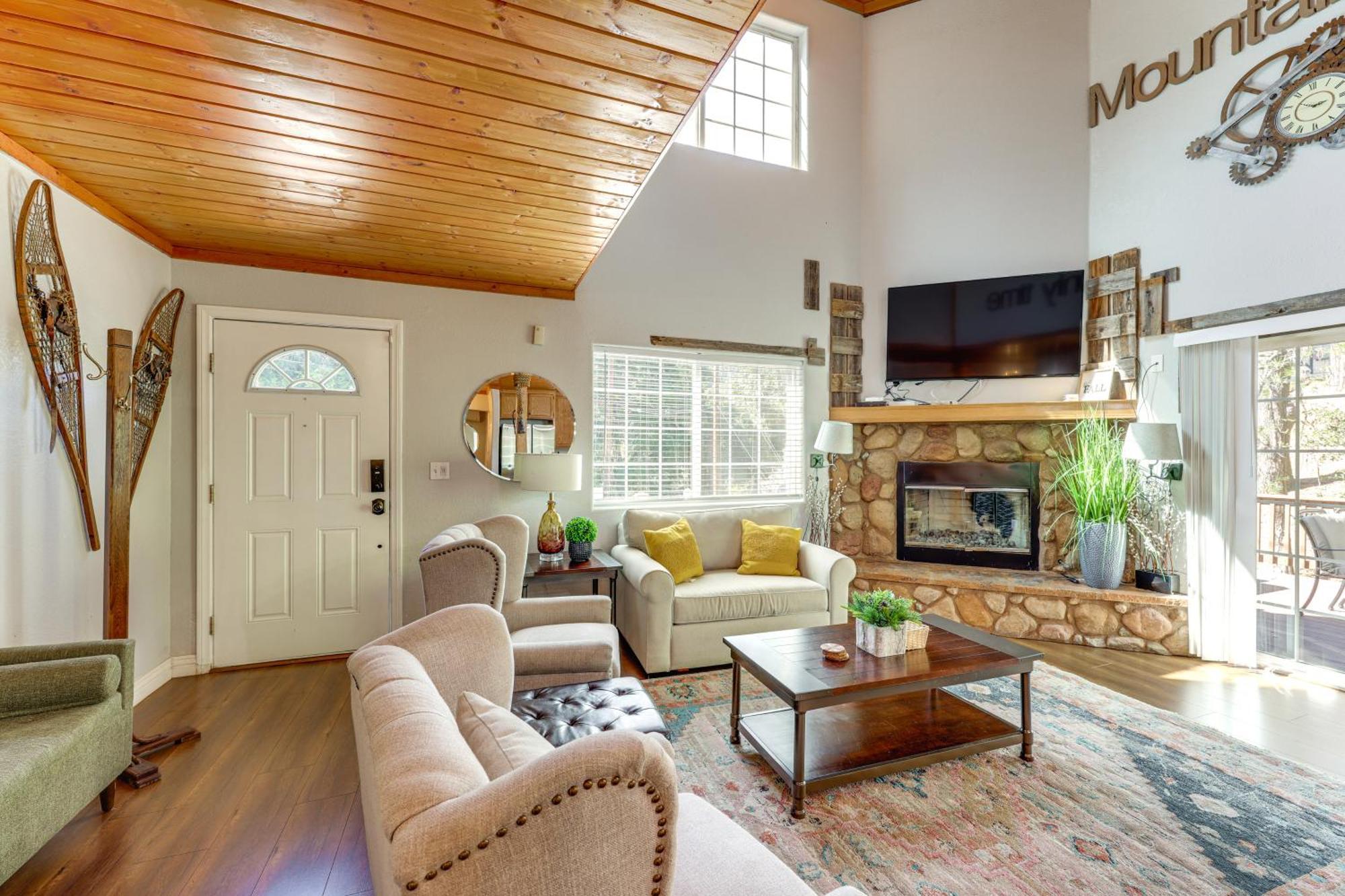 Remodeled Crestline Retreat Walk To Lake Gregory! Buitenkant foto
