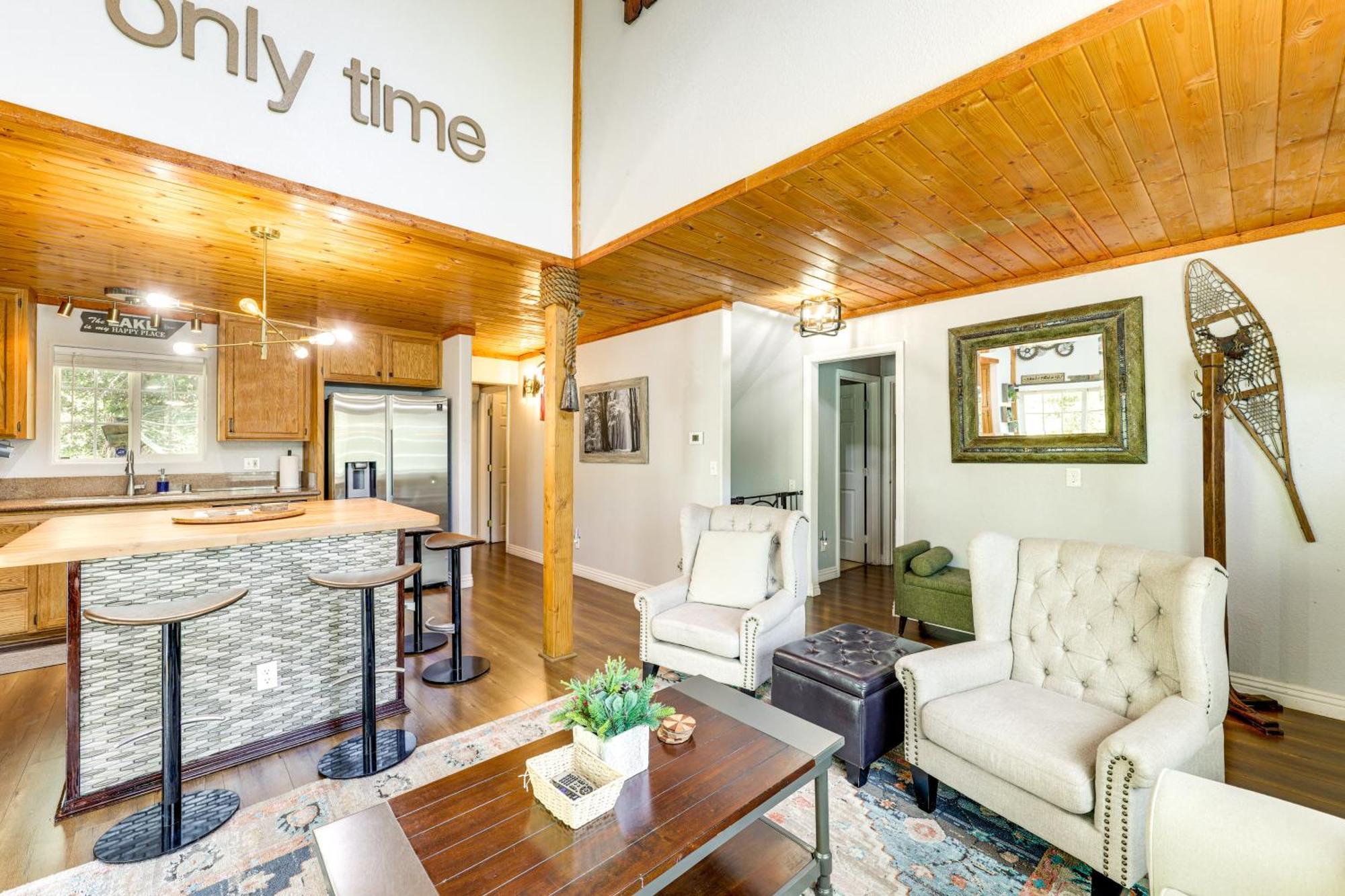 Remodeled Crestline Retreat Walk To Lake Gregory! Buitenkant foto